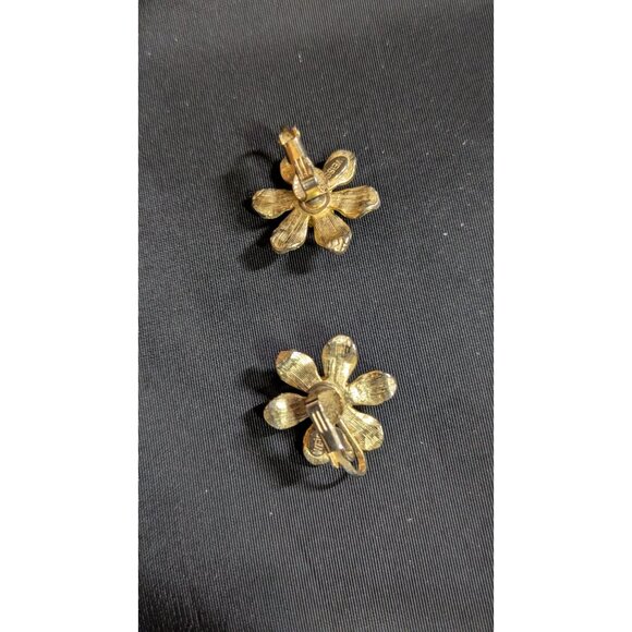 Vintage Weiss Yellow Enamel Daisy Clip-On Earrings Retro Floral Jewelry - Picture 6 of 8